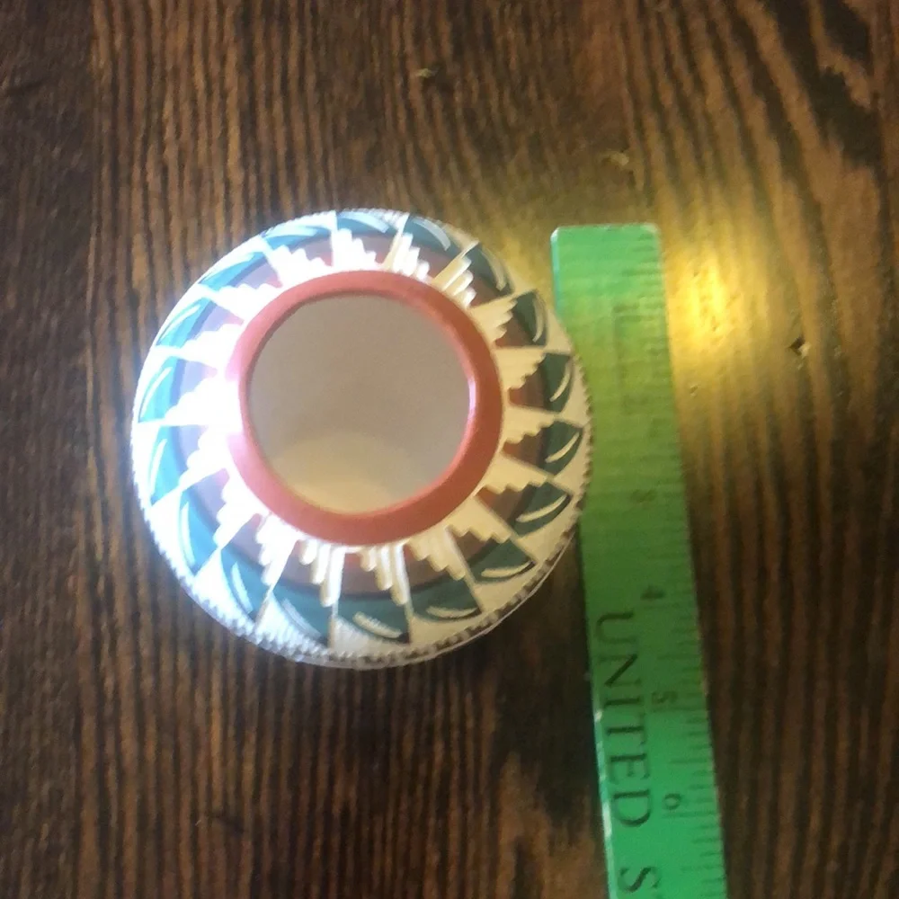 Pretty Native American Pottery Piece Signed - Picture 6 of 8